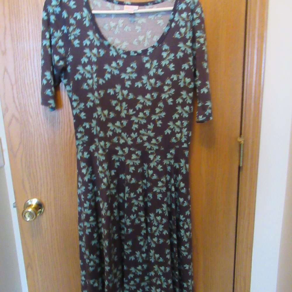 Mid length short sleeve floral dress size LG